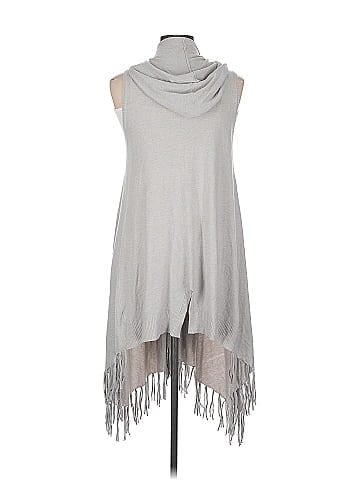 Lovestitch Poncho (view 2)