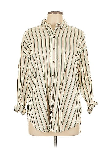 Universal Thread 3/4 Sleeve Button-Down Shirt (view 1)