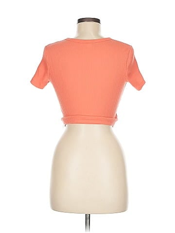 Uniqlo Short Sleeve T-Shirt (view 2)