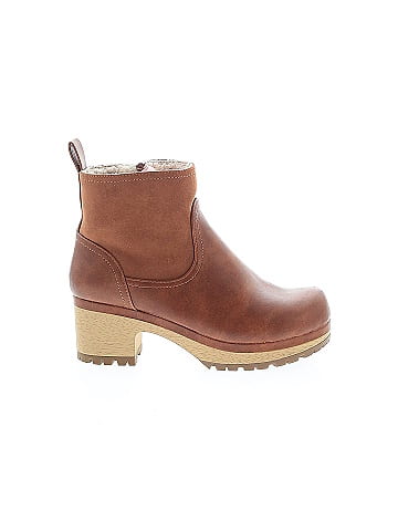 Universal Thread Boots (view 1)