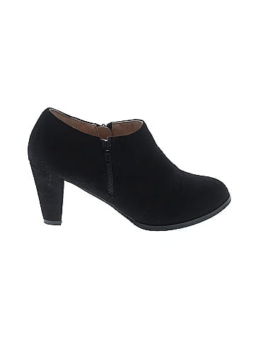 Journee Collection Ankle Boots (view 1)