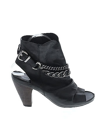 Nicole Heels (view 1)