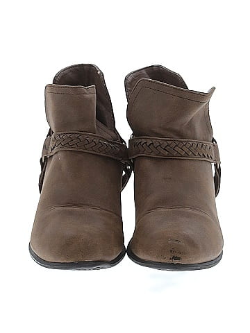 Daisy Fuentes Ankle Boots (view 2)