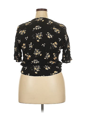 LUQ Short Sleeve Blouse (view 2)