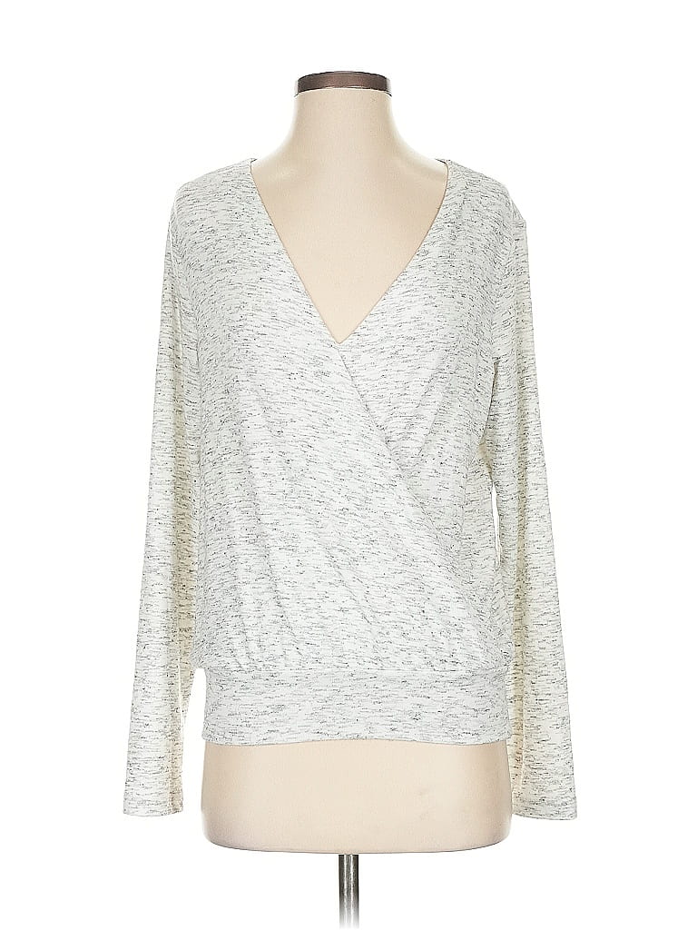 Click to view more detailed imagery on our partner's website Pre-owned Michael Stars Long Sleeve Top Silver Metallic Pattern Plunge Neckline Tops