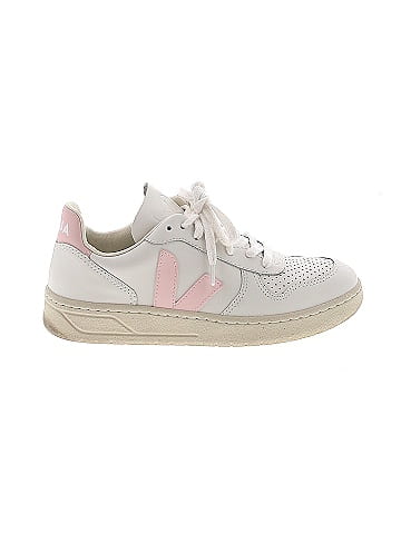 VEJA Sneakers (view 1)