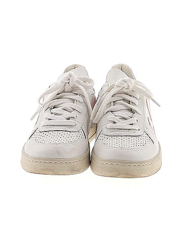 VEJA Sneakers (view 2)