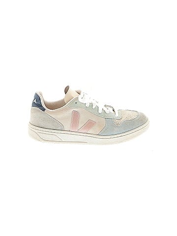 VEJA Sneakers (view 1)