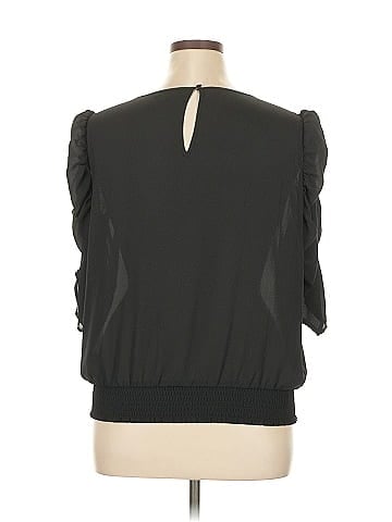 Express Outlet Short Sleeve Top (view 2)