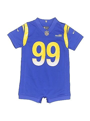 Nike Short Sleeve Outfit (view 1)