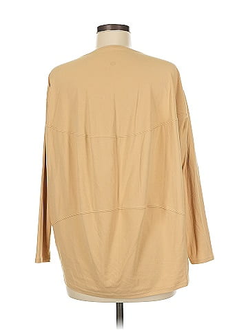 Lululemon Athletica 3/4 Sleeve T-Shirt (view 2)