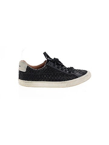 VEJA Sneakers (view 1)