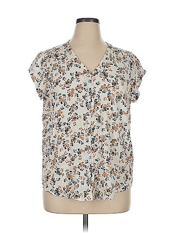 Liz Claiborne Short Sleeve T-Shirt (view 1)