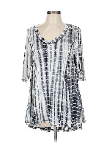 Lucy & Laurel 3/4 Sleeve Top (view 1)