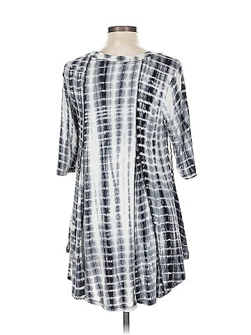Lucy & Laurel 3/4 Sleeve Top (view 2)