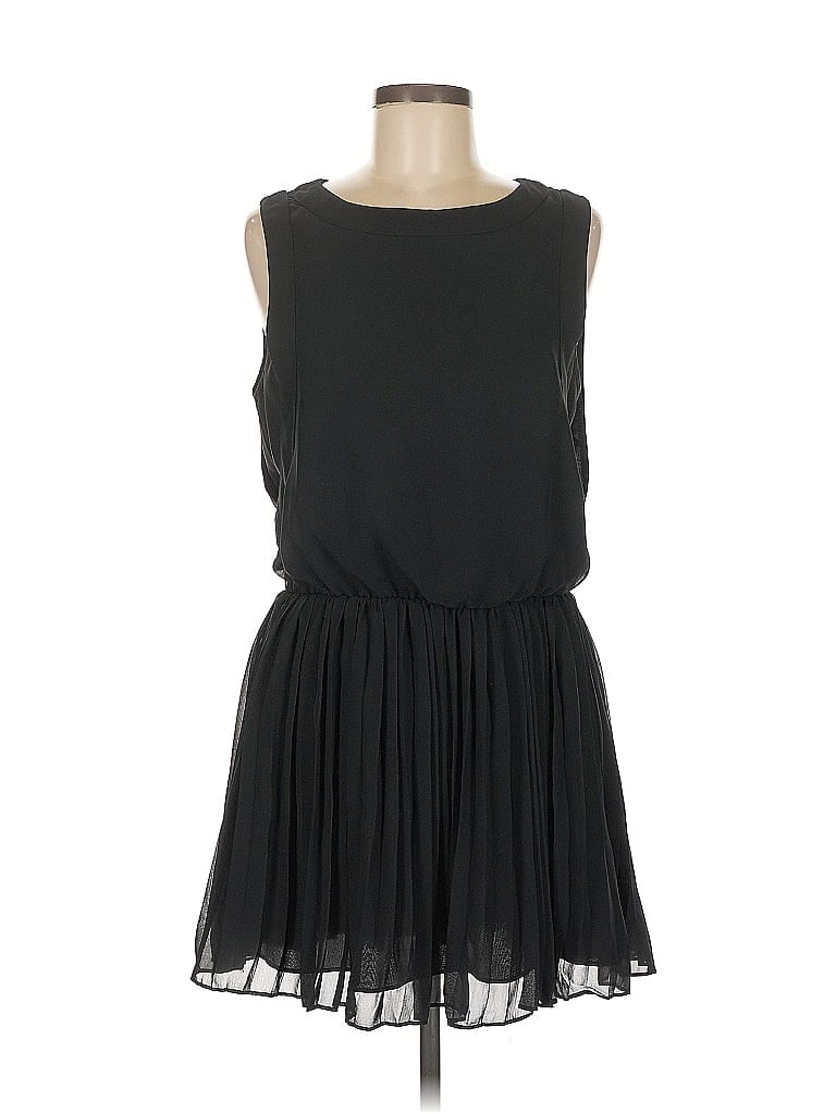 Click to view more detailed imagery on our partner's website Pre-owned Bcbgeneration Casual Dress In Black