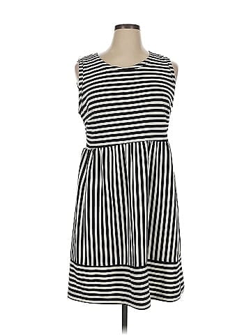 Daisy Fuentes Casual Dress (view 1)