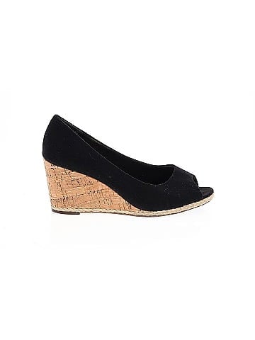 Kelly & Katie Wedges (view 1)