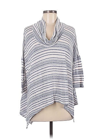 En Creme Poncho (view 1)