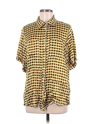 Dissh Short Sleeve Button-Down Shirt (view 1)