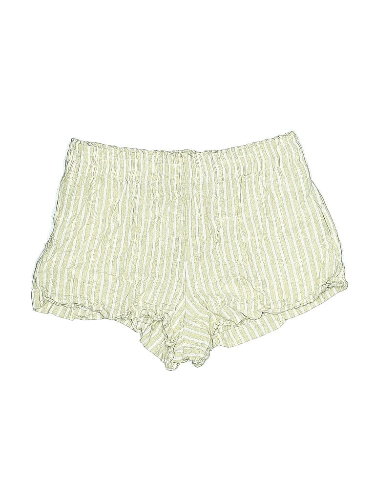 Pre-owned Caara Shorts In Green