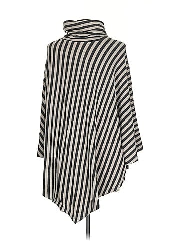 Capote Poncho (view 2)
