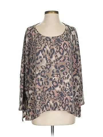 Mystree 3/4 Sleeve T-Shirt (view 1)