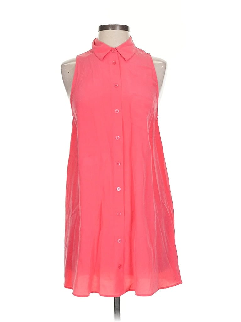 Click to view more detailed imagery on our partner's website Pre-owned Equipment Sleeveless Silk Top Pink Halter Neckline Tops