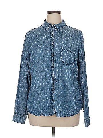 Maurices Long Sleeve Button-Down Shirt (view 1)
