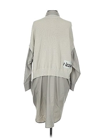 Izzue Poncho (view 2)