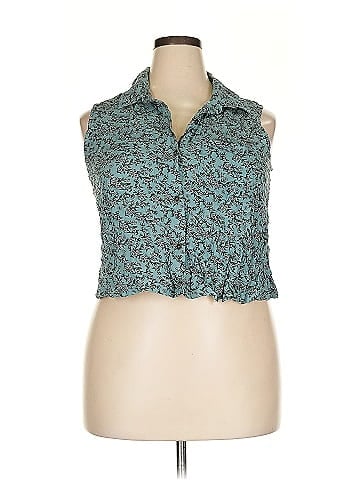 Xhilaration Sleeveless Button-Down Shirt (view 1)
