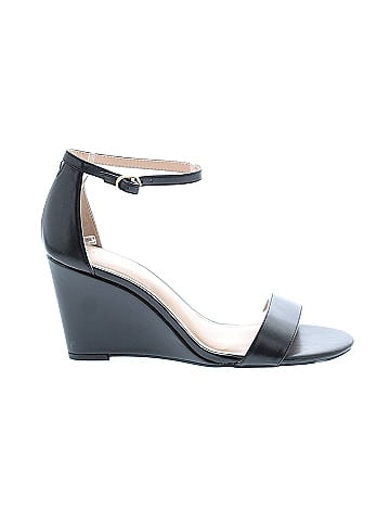 Kelly & Katie Wedges (view 1)
