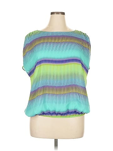 Bold Elements Short Sleeve Top (view 1)