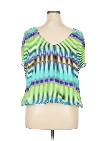 Bold Elements Short Sleeve Top (view 2)