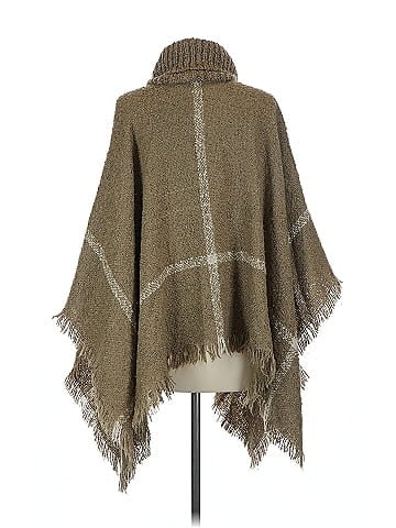 Coco + Carmen Poncho (view 2)