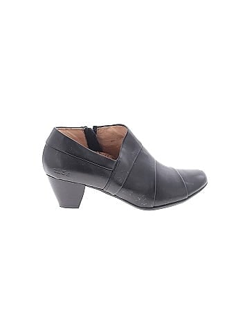 Taos Heels (view 1)
