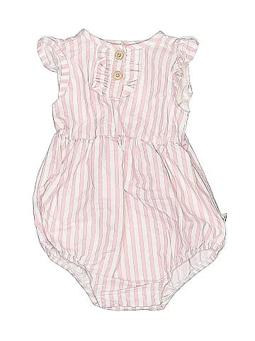 Bearpaw Short Sleeve Outfit (view 1)