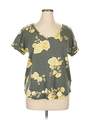 24/7 Maurices Short Sleeve T-Shirt (view 1)