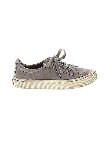 Cariuma Sneakers (view 1)