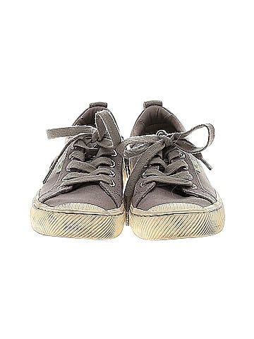 Cariuma Sneakers (view 2)