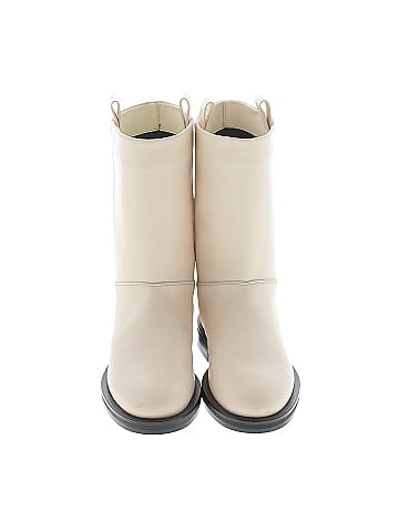 Closed Boots (view 2)