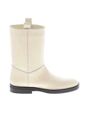 Closed Boots (view 1)