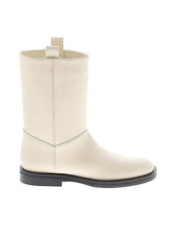 Closed Boots (view 1)