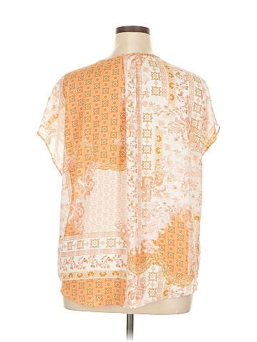 Cupcakes & Cashmere Short Sleeve Blouse (view 2)