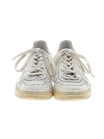 VEJA Sneakers (view 2)