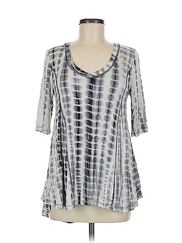 Lucy & Laurel 3/4 Sleeve Top (view 1)