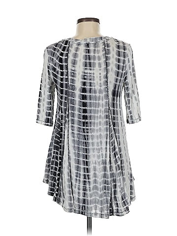 Lucy & Laurel 3/4 Sleeve Top (view 2)