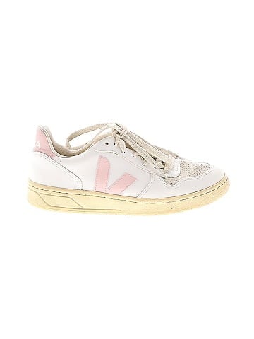 VEJA Sneakers (view 1)