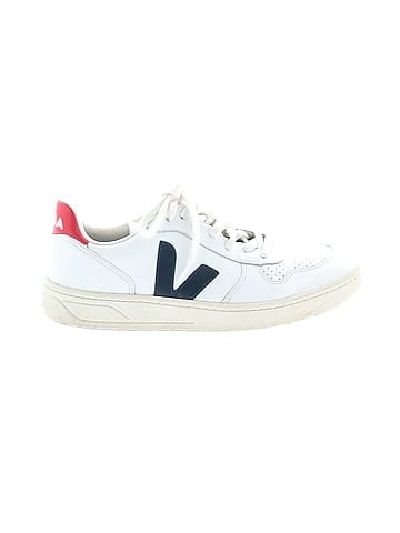 VEJA Sneakers (view 1)