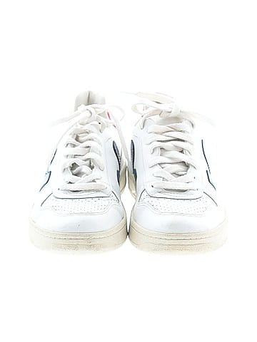 VEJA Sneakers (view 2)